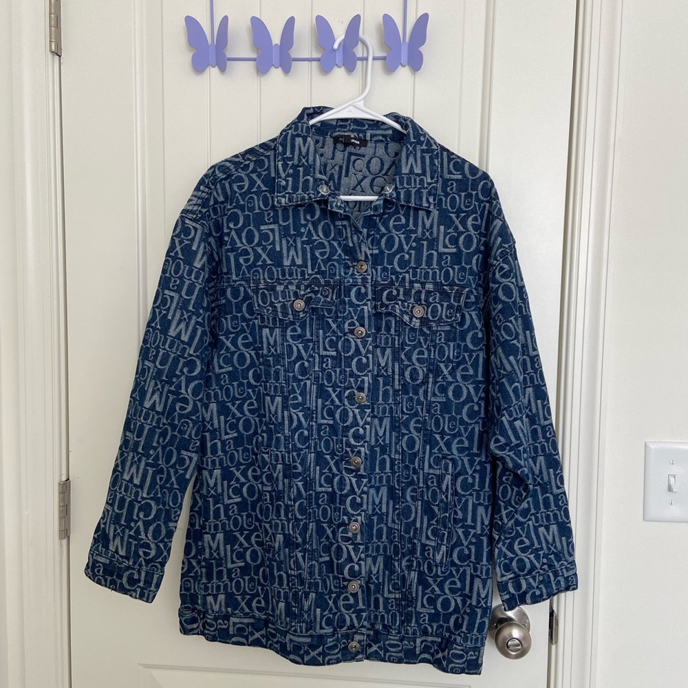 NWOT‎ Fashion Nova women’s medium wash denim letter print button jacket medium
